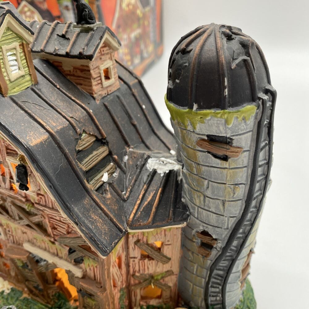 2015 Lemax Halloween Village Spooky Town Dilapidated Barn # 55916 - Picture 8 of 16